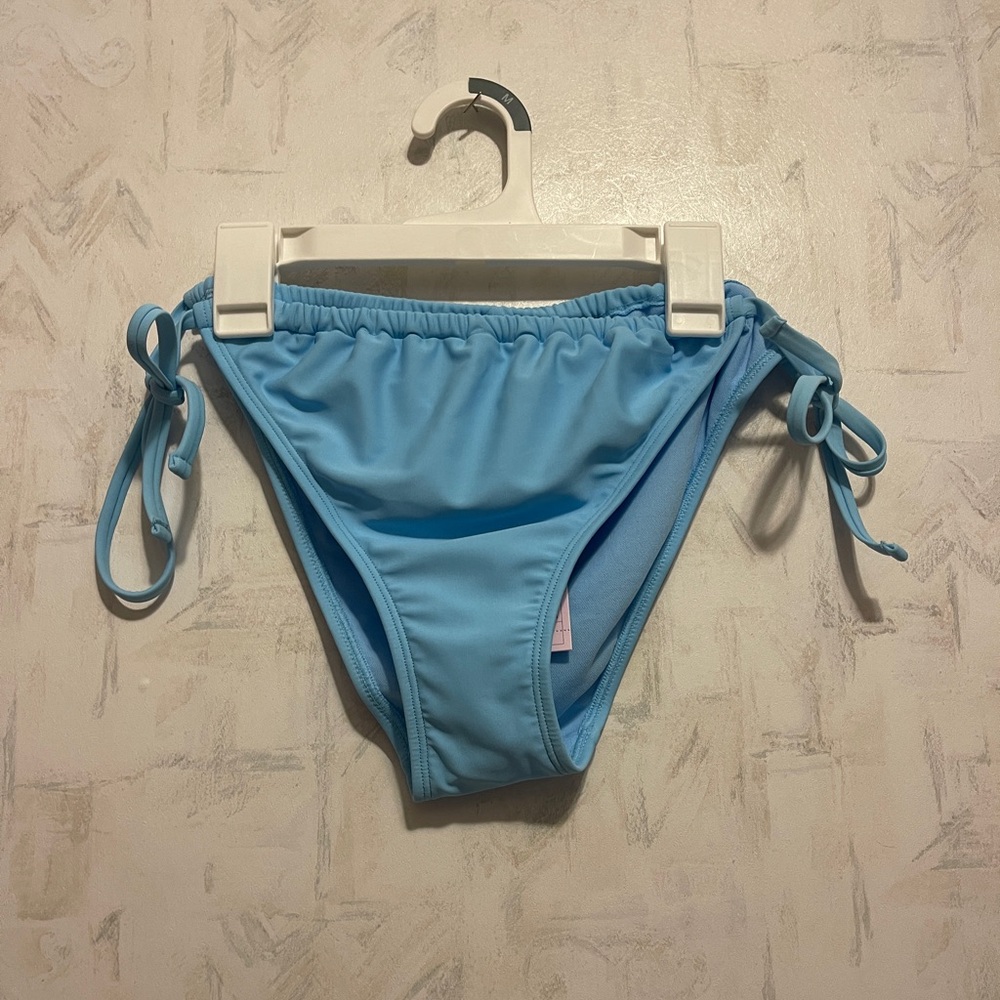 NWT Wild Fable Women’s blue swimsuit bottoms - Medium